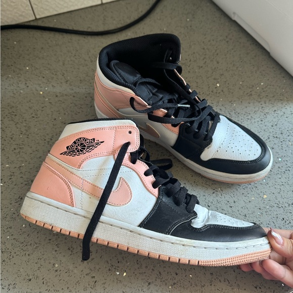 Nike Air Jordan 1 Mid - Picture 4 of 6